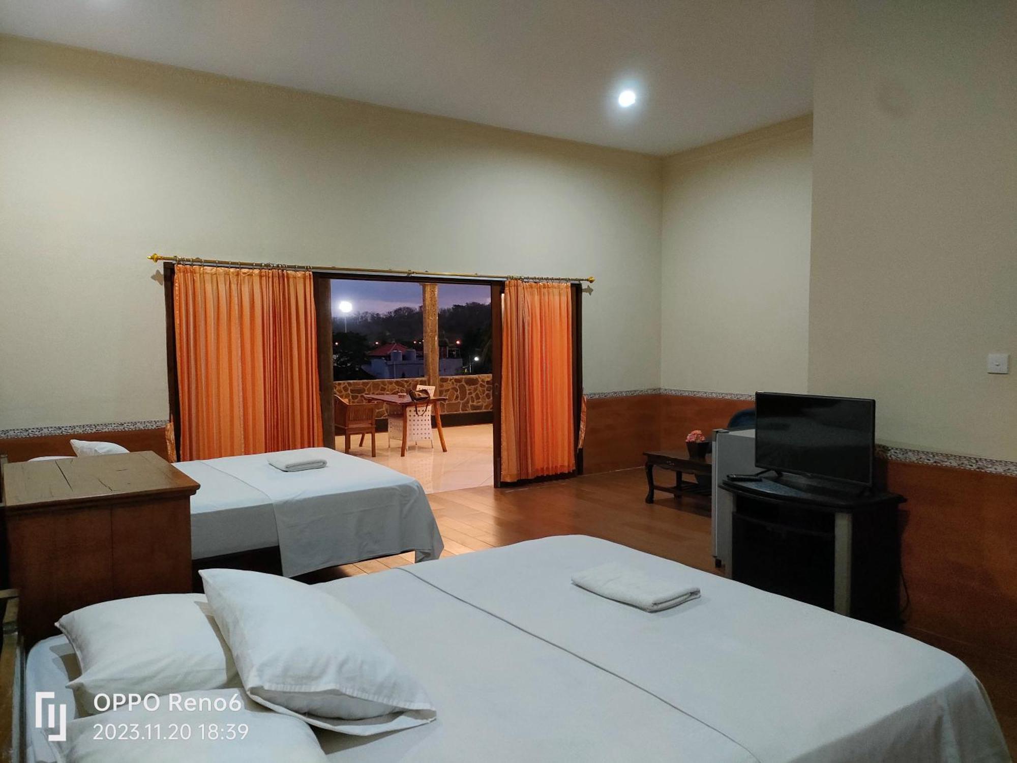 Dharma Homestay 파당바이 외부 사진